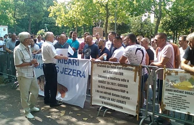 Protest ribolovaca i vlasnika čamaca zbog ograničenja vanbrodskih motora na deset konjskih snaga