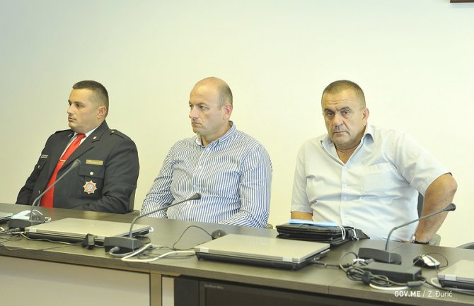 Abazović odao priznanje za hrabrost i dobru organizaciju vatrogascima i Direktoratu