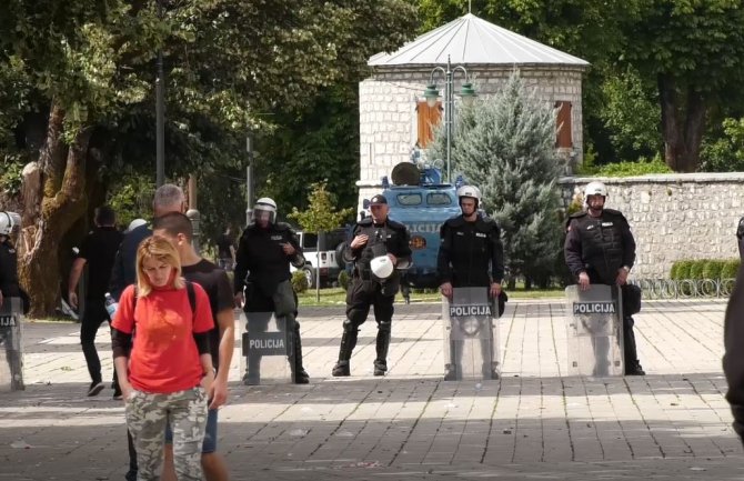 Sekulović i Brđanin: Žalimo zbog neprijatnosti koje su pojedini građani imali, političari da smire tenzije