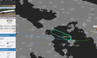 Nakon drame,avion sa skoro 250 putnika bezbjedno sletio u Atini