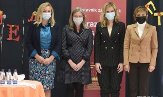 Osnovnim školama svečano uručena oprema za mikrobit uređaje