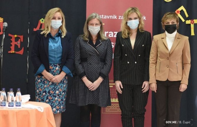 Osnovnim školama svečano uručena oprema za mikrobit uređaje