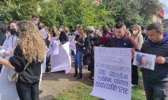 Protest ispred ODT-a: Ono što je juče bila Šejla, sjutra možemo biti vi ili ja (VIDEO)