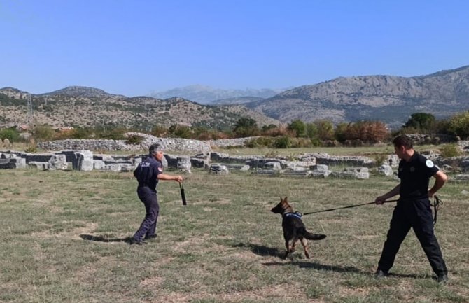 Realizovana obuka službenih pasa sa instruktorima iz španske policije