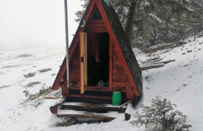 Osim na Bjelasici, snijeg pao i na Žabljaku(FOTO)