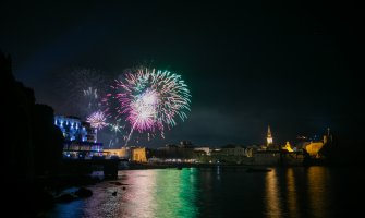 Nova godina u Budvi uz Gibonnia i Lepa Brenu