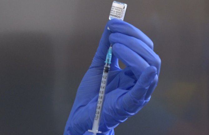 Korona virus, imunizacija i tinejdžeri: „Roditelji mi ne dozvoljavaju da primim vakcinu“ (VIDEO)