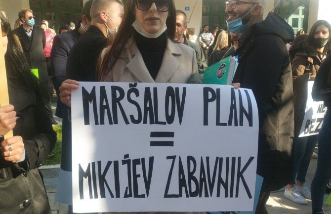 Protest na Cetinju: Narod bez jezika nije narod! Smrt fašizmu – sloboda Crnoj Gori!