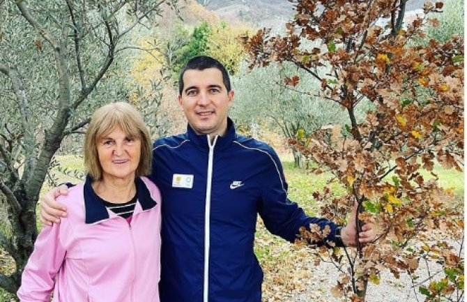 Bečić, badnjak i majka: Najljepše jutro u godini (FOTO)