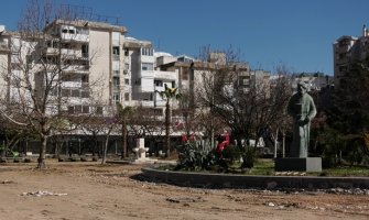 Nastavlja se uređivanje gradskog trga u Baru: U planu proširenje zelenih površina, centar grada dobija nov izgled