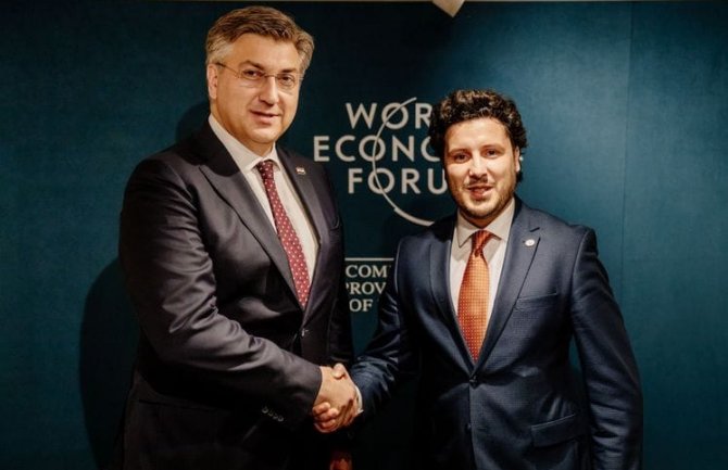 Plenković u Davosu pozvao Abazovića da tokom juna zvanično posjeti Zagreb