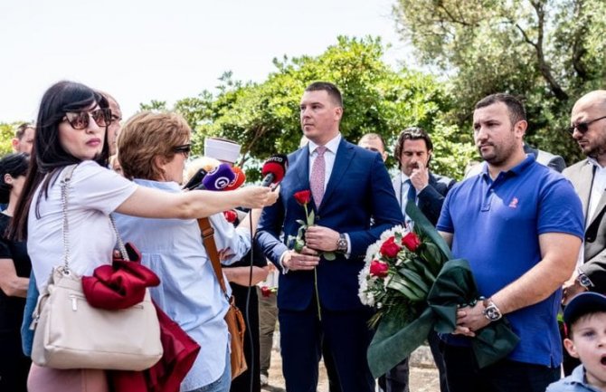 Adžić odao počast nevinim žrtvama deportacije bosansko-hercegovačkih izbjeglica iz Crne Gore