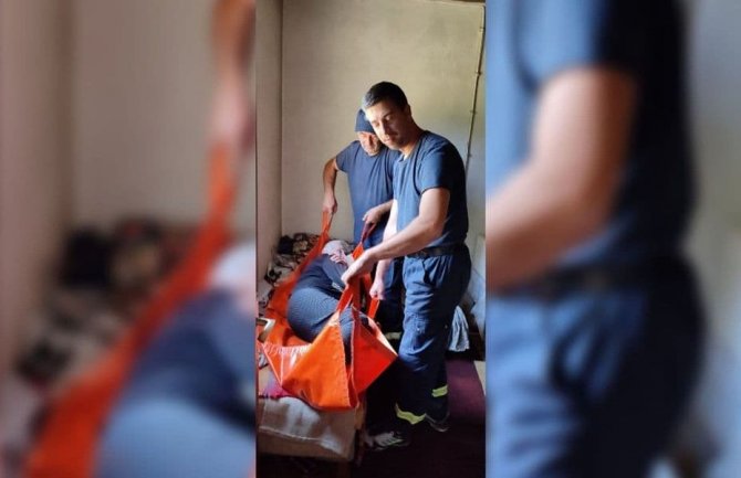 Spasioci pomogli Hitnoj pomoći: Starica prebačena iz Veljeg Dubokog do KCCG