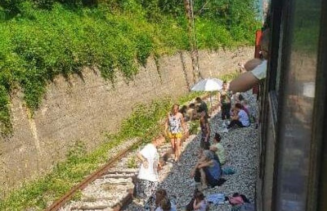 Voz krenuo ka Crnoj Gori 