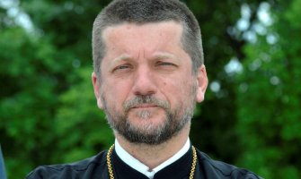 Otac Gojko: Crkva nikad neće podržavati poruke prijetnje, iako se autori kite crkvenim simbolima