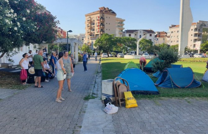 Vlada će platiti razliku u cijeni za 147 stanova prosvjetarima