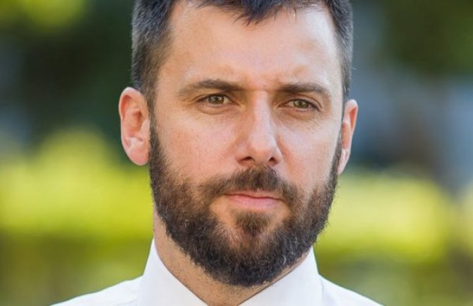 Zeković Kovaču: Partijske privrženosti tuđoj državi možete na sajt SNP-a