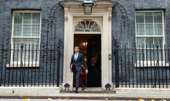 Riši Sunak novi premijer Britanije se iz raskošnih vila seli u skromni Dauning strit 10