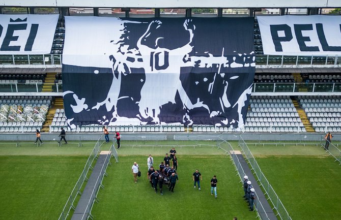 Kovčeg sa tijelom Pelea prebačen na stadion Santosa