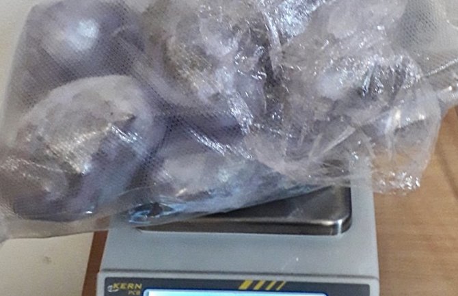 UP: Pronađeno pola kilograma marihuane, uhapšen Nikšićanin