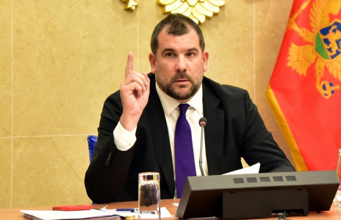 Krapović: Suština izbora je da Đukanović doživi poraz, da se bivši režim razvlasti