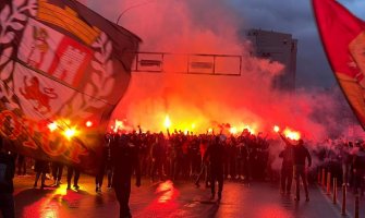 Korteo navijača Crne Gore ka stadionu