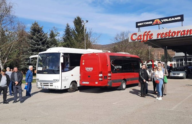 Auto kolone krenule ka Podgorici na završnu konvenciju Đukanovića