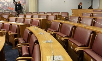 Zarade po prestanku funkcije traže 34 bivša poslanika