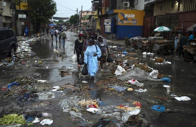 Više od 40 žrtava poplava na Haitiju, hiljade ljudi pogođene