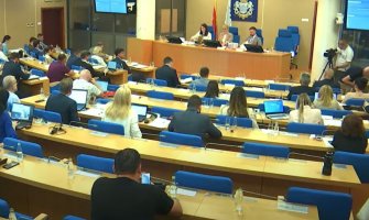 Klubovi odbornika DPS, SDP i SD: Podnijećemo tužbu Upravnom sudu, prekršen Poslovnik o radu Skupštine Glavnog grada