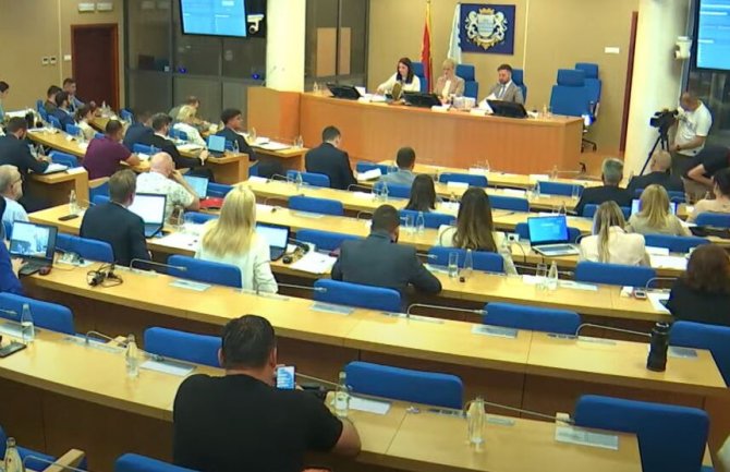 Klubovi odbornika DPS, SDP i SD: Podnijećemo tužbu Upravnom sudu, prekršen Poslovnik o radu Skupštine Glavnog grada