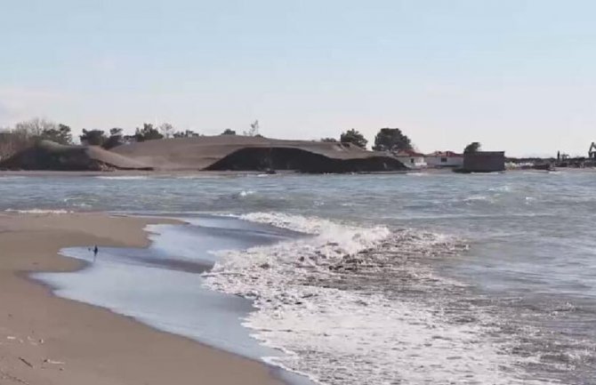 Ulcinj: Muškarac iz Tutina se utopio na Velikoj plaži