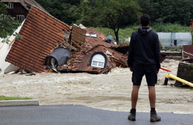 Novo nevrijeme pogodilo Sloveniju: Broj žrtava raste, aktiviraju se klizišta