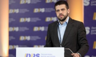 Nikolić podijelio snimak: Uz govor i pjesmu mržnje napadaju manjinski narodi i pozivaju na haos u Crnoj Gori