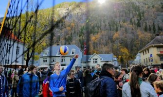 Jedan od najmračnijih gradova svijeta: Postavili solarna ogledala kako bi imali zračak sunca na glavnom trgu