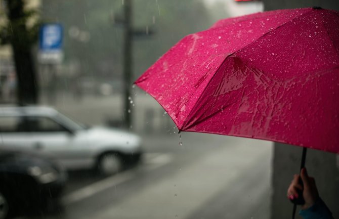 Sjutra oblačno, povremeno kiša i pljuskovi