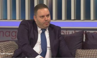 Tvrdi da su kandidati birani po političkom kriterijumu