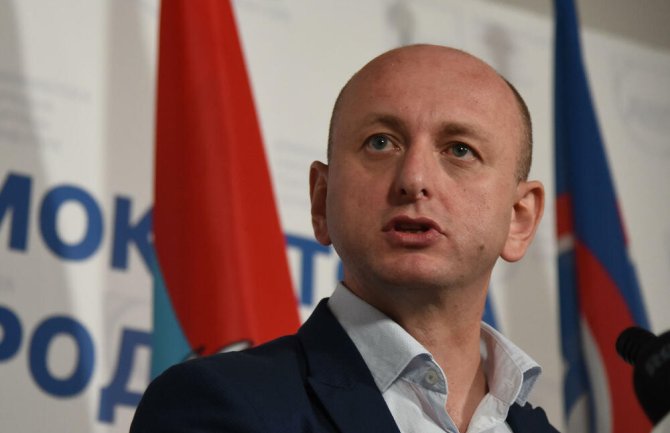 Knežević: Obustaviti rušenje zgrade dok se ne nađe obostrano prihvatljivo rješenje