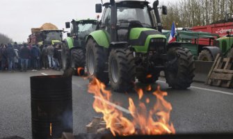 Francuski poljoprivrednici danas blokiraju puteve, raspoređeno 15.000 policijaca