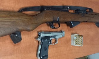 Bjelopoljcu oduzeto oružje, sumnjiči se i za ugrožavanje bezbjednosti maloljetne osobe