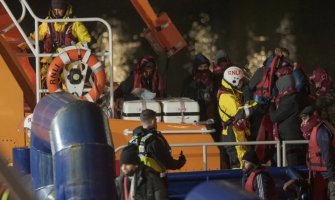 Prevrnuo se brodić kod Lamanša sa migrantima, utopila se sedmogodišnja djevojčica