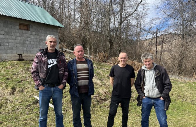 Bijelo Polje: Napušteni lovački kerovi upadaju u stada, mještani Kovrena traže pomoć nadležnih