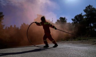 Požar na Kritu: Naređena evakuacija četiri naselja, jedna osoba povrijeđena