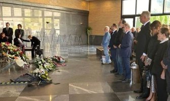 Đukanović na sahrani istaknutog reditelja Veljka Bulajića