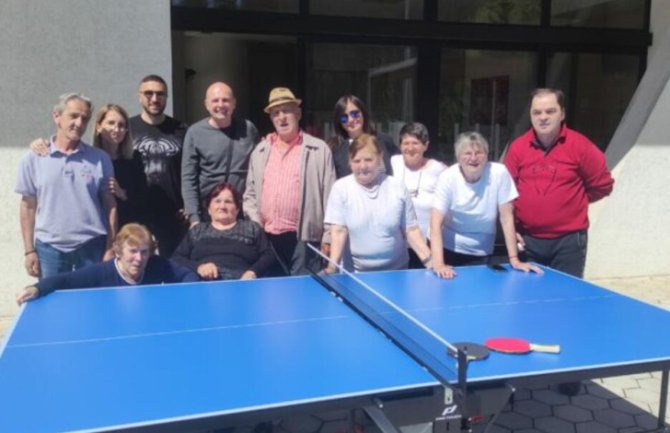 PLJEVLJA: Domu starih doniran sto za stoni tenis