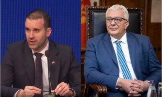 Protokolarni pokloni: Spajiću darivali i vojni nož, Mandiću uokvirenu sliku Moskve