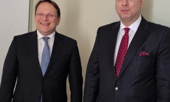 Ivanović sa Varheljijem: Crna Gora uspješno posvećena EU putu