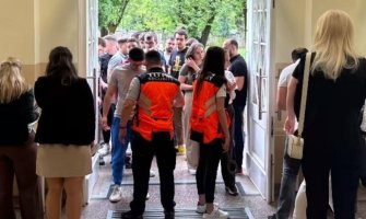 Maturanti na eksterni ispit ipak došli sa telefonima