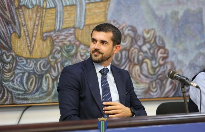 Nenezić: Da postanete redovni profesor UCG potrebno je da zvanično prekršite zakon 130 puta