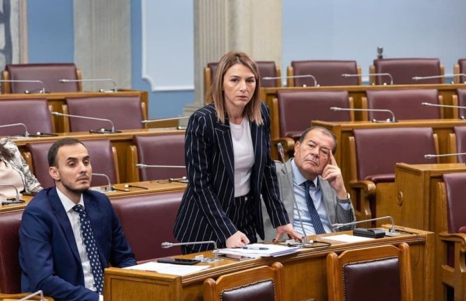 Ne dozvolimo bilo kome da preko leđa Crne Gore ostvaruje svoje projekte